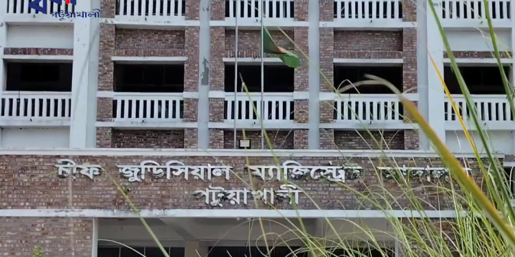ইরানের রাষ্ট্রপতি রাইসি’র মৃত্যুতে রাষ্ট্রীয় শোক; পটুয়াখালীতে অর্ধনমিত ছিল জাতীয় পতাকা।