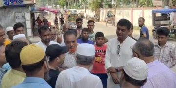 ৪২ ফুট প্রশস্ত হচ্ছে কলাতলার প্রধান সড়ক।
