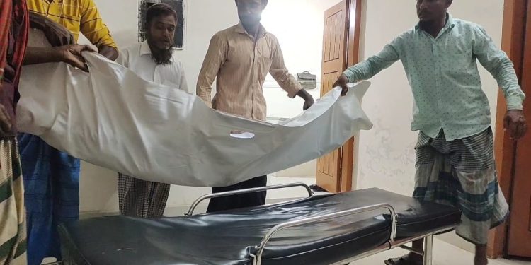হাসপাতালে স্ত্রীর লাশ ফেলে পালিয়ে গেলো স্বামী।