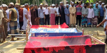 পটুয়াখালীতে নিজ গ্রামে একই পরিবারের ৪ জনের জানাযা ও দাফন সম্পন্ন।