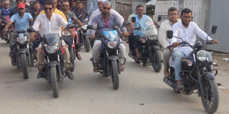 প্রচারণার শেষ দিনে ব্যস্ত সময় পার করেছেন প্রার্থীরা।