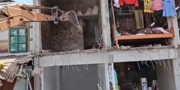 পটুয়াখালীতে অবৈধভাবে গড়ে তোলা বহুতল ভবন সহ শতাধিক স্থাপনা উচ্ছেদ।