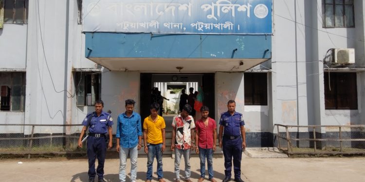 অটোরিকশা চোর চক্রের ৪ সদস্য আটক
