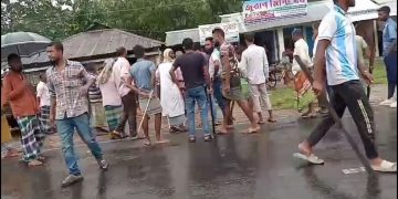 পটুয়াখালী মরিচবুনিয়ায় শান্তিপূর্ন মানব বন্ধনে হমলা৷