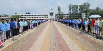 পটুয়াখালীতে BREB-PBS একীভূতকরণসহ চাকরি নিয়মিতকরণের দাবিতে মানববন্ধন।