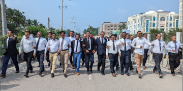 সাবেক প্রধানমন্ত্রী শেখ হাসিনার বিচারের দাবিতে পটুয়াখালীতে আইনজীবীদের বিক্ষোভ।  