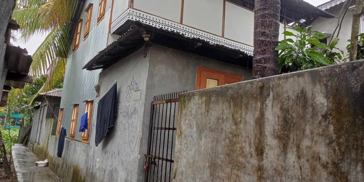 গলাচিপায় রাজনৈতিক প্রভাবে ১৭ বছর অবরুদ্ধ একটি পরিবার