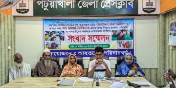 স্বেচ্ছাসেবক দল নেতাকে কুপিয়ে জখম। আসামীদের গ্রেফতার দাবিতে পরিবারের সংবাদ সম্মেলন