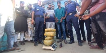 কলাপাড়ায় ৬ কেজি গাঁজা ও ফেনসিডিল সহ যুবক আটক 