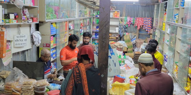 পটুয়াখালীতে সয়াবিন তেলের সংকট, মূল্যবৃদ্ধির অভিযোগ