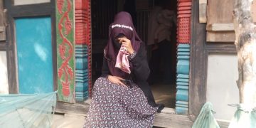 পটুয়াখালীর দুমকিতে বিয়ের দাবিতে প্রেমিকের বাড়িত প্রেমিকার অনশন।