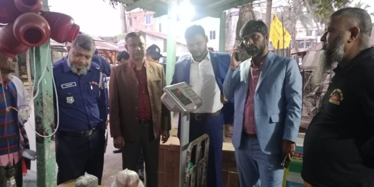 পটুয়াখালী দ্বিগুণ দামে সার বিক্রির অপরাধে দোকানিকে ১৫ দিনের কারাদণ্ড