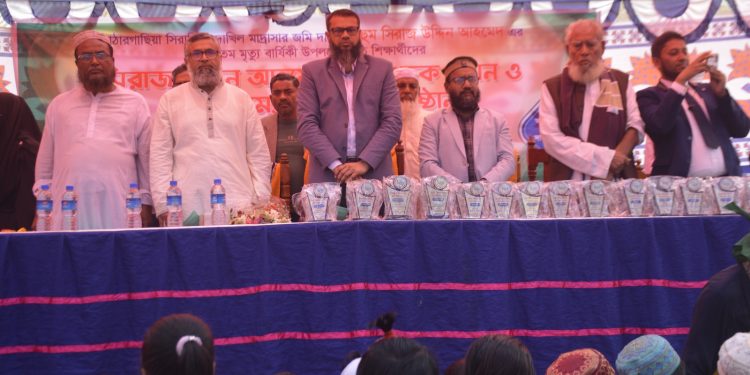 দুমকিতে সিরাজ উদ্দিন আহমেদ স্মৃতি পদক প্রদান