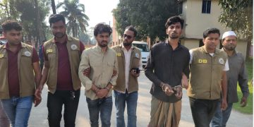 কাফির বাড়িতে অগ্নিসংযোগ: নিষিদ্ধ সংগঠনের দুই সদস্য গ্রেফতার