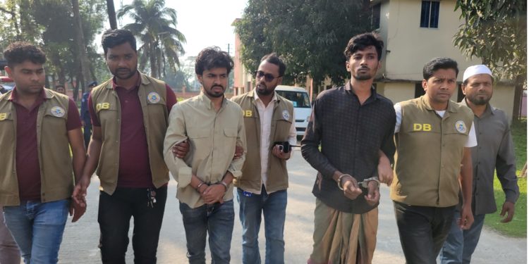 কাফির বাড়িতে অগ্নিসংযোগ: নিষিদ্ধ সংগঠনের দুই সদস্য গ্রেফতার