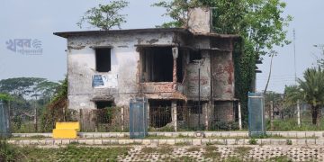 পটুয়াখালীতে পরিত্যক্ত ভবনে মাদকের আখড়া, ঝুঁকিতে বাসিন্দারা