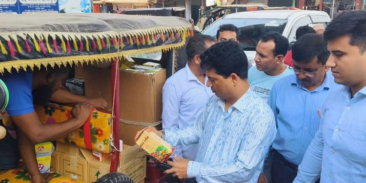 কলাপাড়ায় অনুমোদনহীন ঔষধ বিক্রির দায়ে বিক্রেতাকে ২০ হাজার টাকা দন্ড