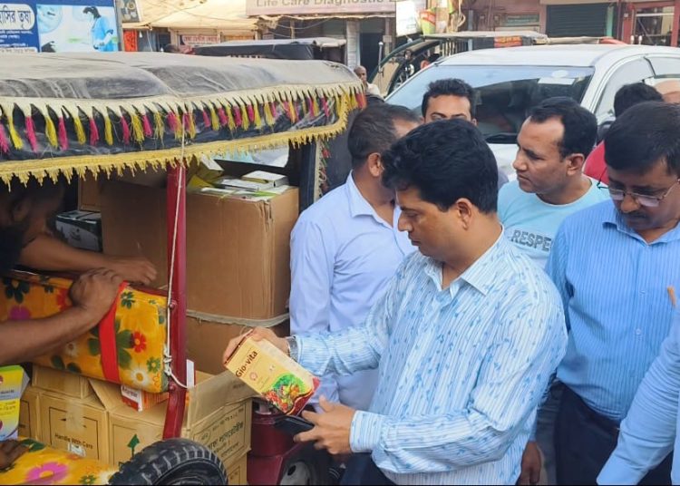 কলাপাড়ায়  অনুমোদনহীন ঔষধ বিক্রির দায়ে বিক্রেতাকে ২০ হাজার টাকা দন্ড