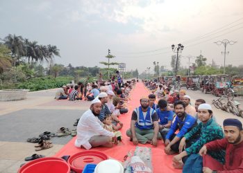 মাসব্যাপী “গরিবের ইফতারখানা”  মুগ্ধ পটুয়াখালীবাসী