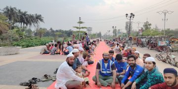 মাসব্যাপী “গরিবের ইফতারখানা”  মুগ্ধ পটুয়াখালীবাসী