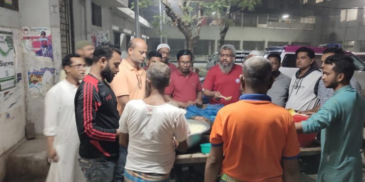 পটুয়াখালীতে যুবদল নেতার উদ্যোগে হাসপাতালের রোগী ও স্বজনদের জন্য সেহরির ব্যবস্থা