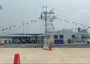 পটুয়াখালীতে স্বাধীনতা দিবস উপলক্ষে জনসাধারণের জন্য কোষ্টগার্ডের যুদ্ধ জাহাজ উন্মুক্ত।