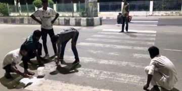 পটুয়াখালীতে গতিরোধক চিহ্নিতকরণে জেলা ছাত্রদলের উদ্যোগ