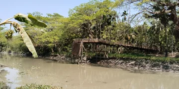 সংস্কার না হওয়ায় বিচ্ছিন্ন দুই উপজেলা