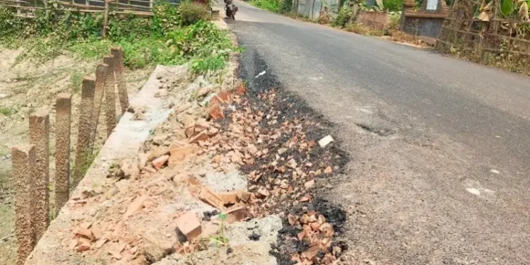 বাউফলে ১০ কোটি টাকার সড়ক একদিনেই ধস